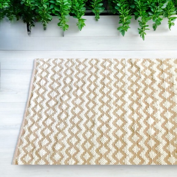 Urban86 Handcrafted Tribal Diamond Pattern Woven Area Rug - Picture 3 of 16